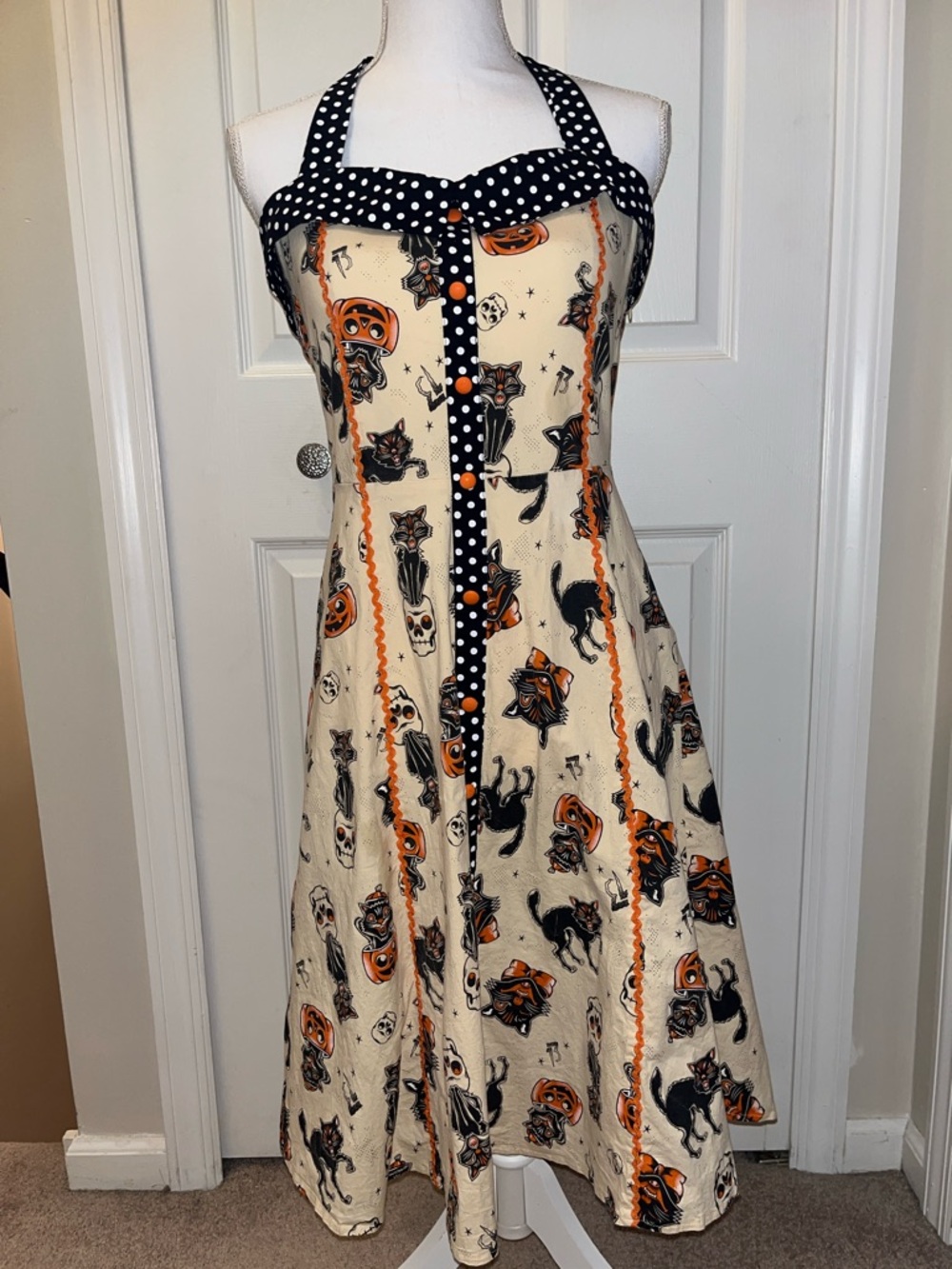 Vintage-Inspired Sourpuss Halloween Print Halter Dress in Cream, Orange & Black - Picture 4 of 16